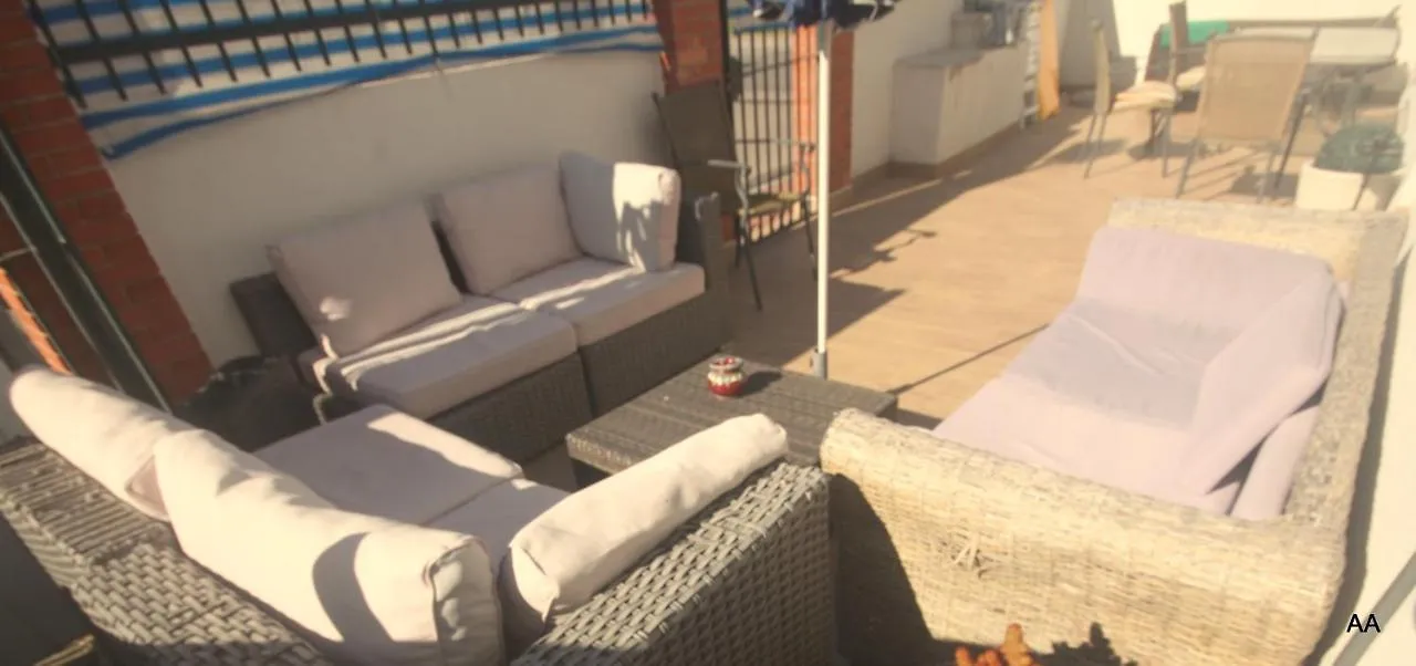 Little Peaceful Retreat Room With Bath, Heating, Terrace, Free Wifi Fridge Easy Parking Marbella Spanje