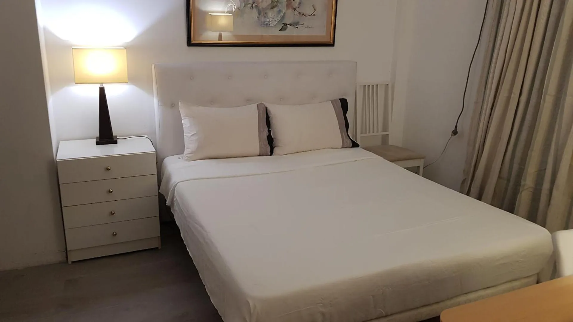 Little Peaceful Retreat Room With Bath, Heating, Terrace, Free Wifi Fridge Easy Parking Marbella