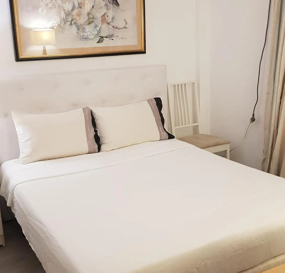 Little Peaceful Retreat Room With Bath, Heating, Terrace, Free Wifi Fridge Easy Parking Marbella 0*,